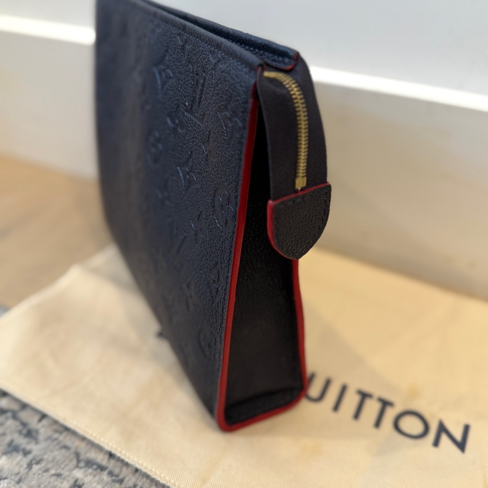 Louis Vuitton Pochette Toilette 26 - Monogram Empriente in Marine - Picture 3 of 11